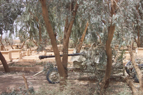 097 - Moving into outskirts of Bahgdad, Anti Air gun pointed down the road..good tactics eh